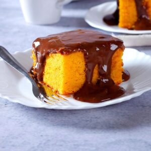 Bolo de Cenoura Fofinho com Cobertura de Chocolate Cremosa: Receita Fácil e Irresistível